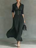 Vestido largo con mangas largas, cuello reverso y pliegues