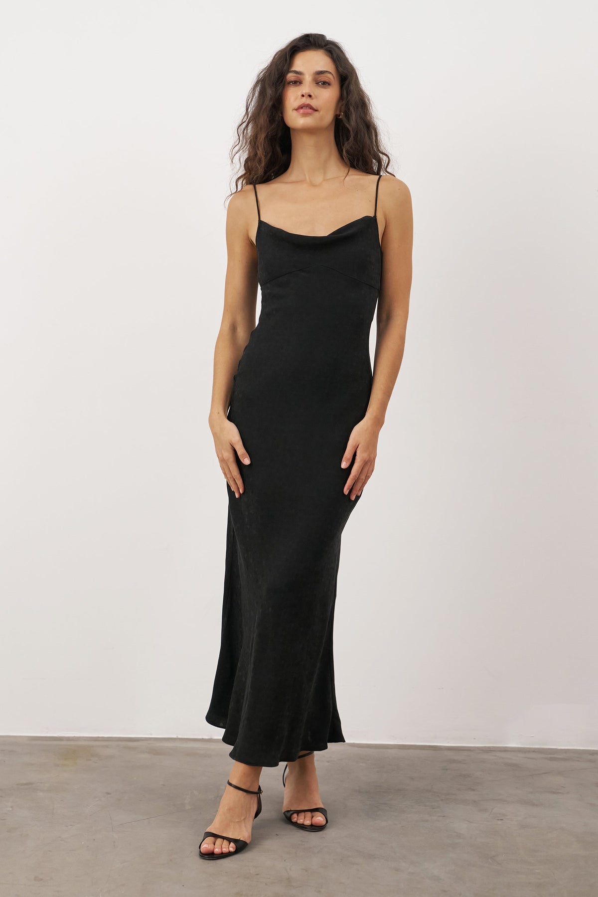 Vestido Orla | Lencero Maxi Negro Floral