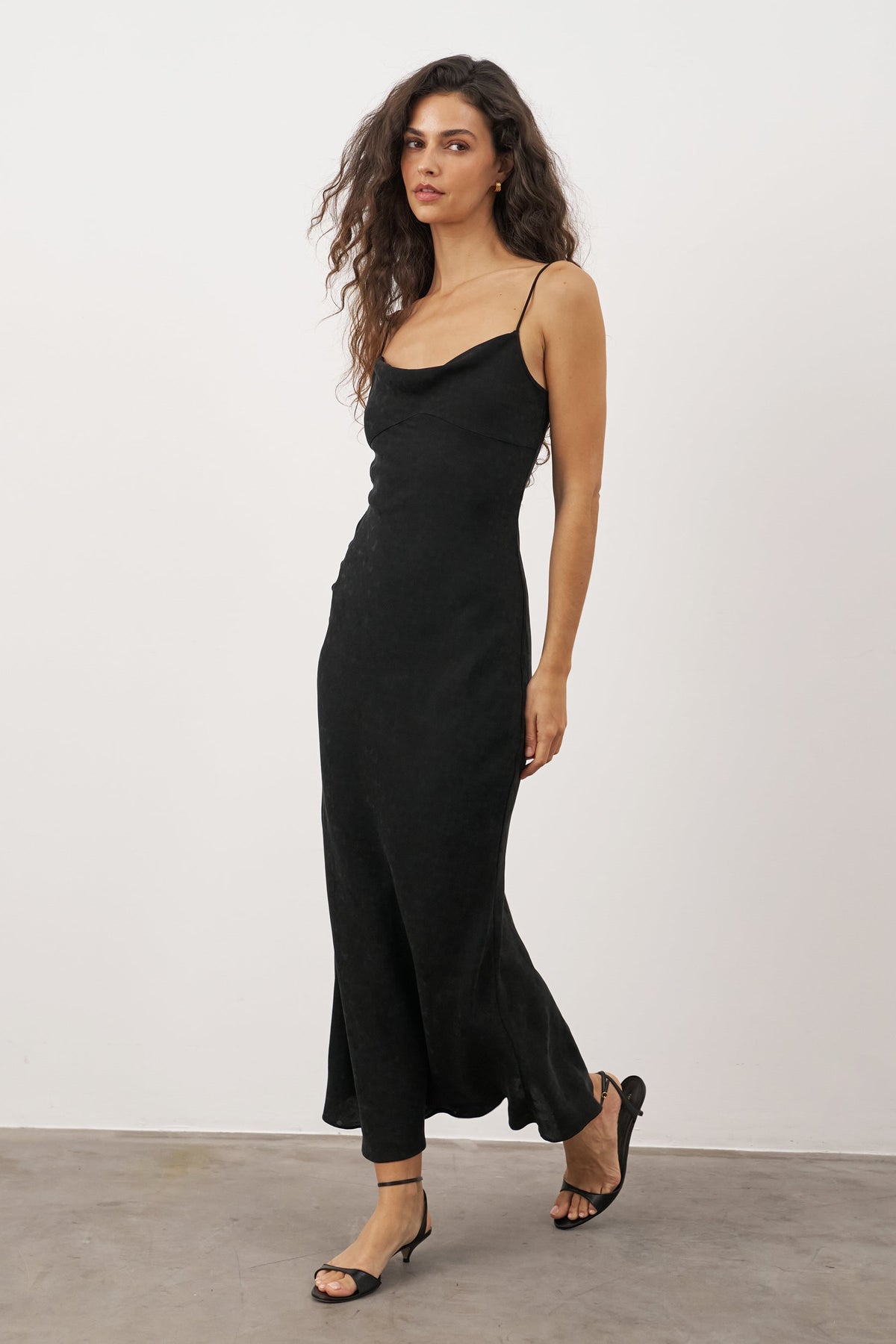 Vestido Orla | Lencero Maxi Negro Floral