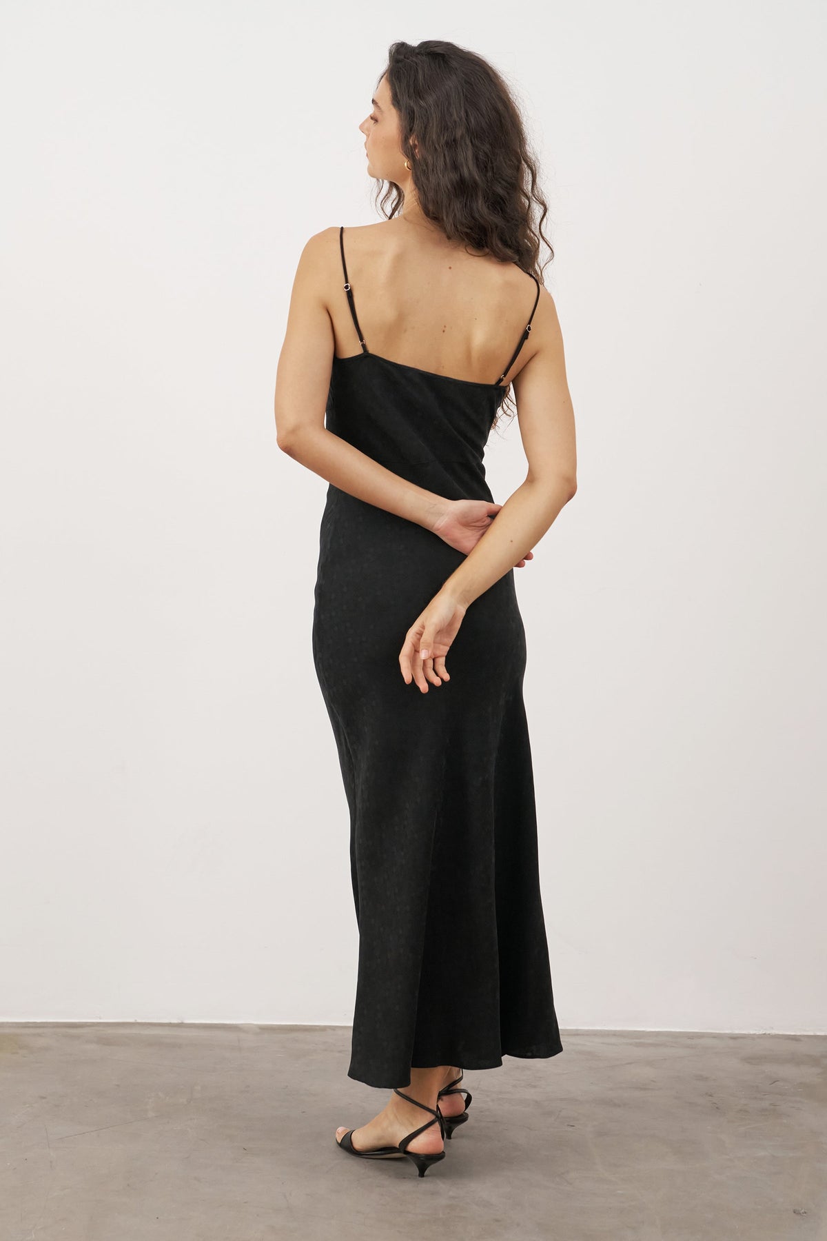 Vestido Orla | Lencero Maxi Negro Floral